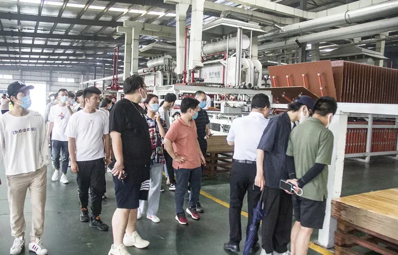 上海俞润空间设计百余位设计师到访扬子地板(图 2)