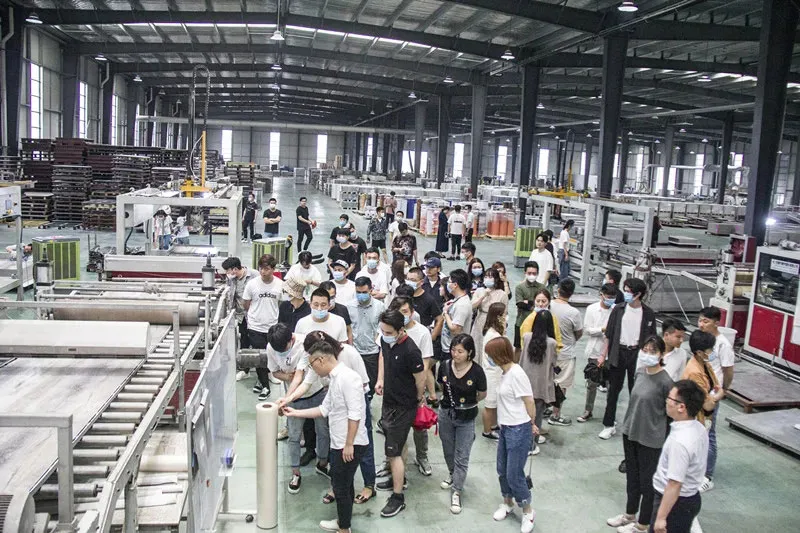 上海俞润空间设计百余位设计师到访扬子地板(图 3)